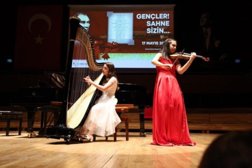 İzmir’in gençleri 19 Mayıs Atatürk’ü Anma Gençlik ve Spor Bayramı