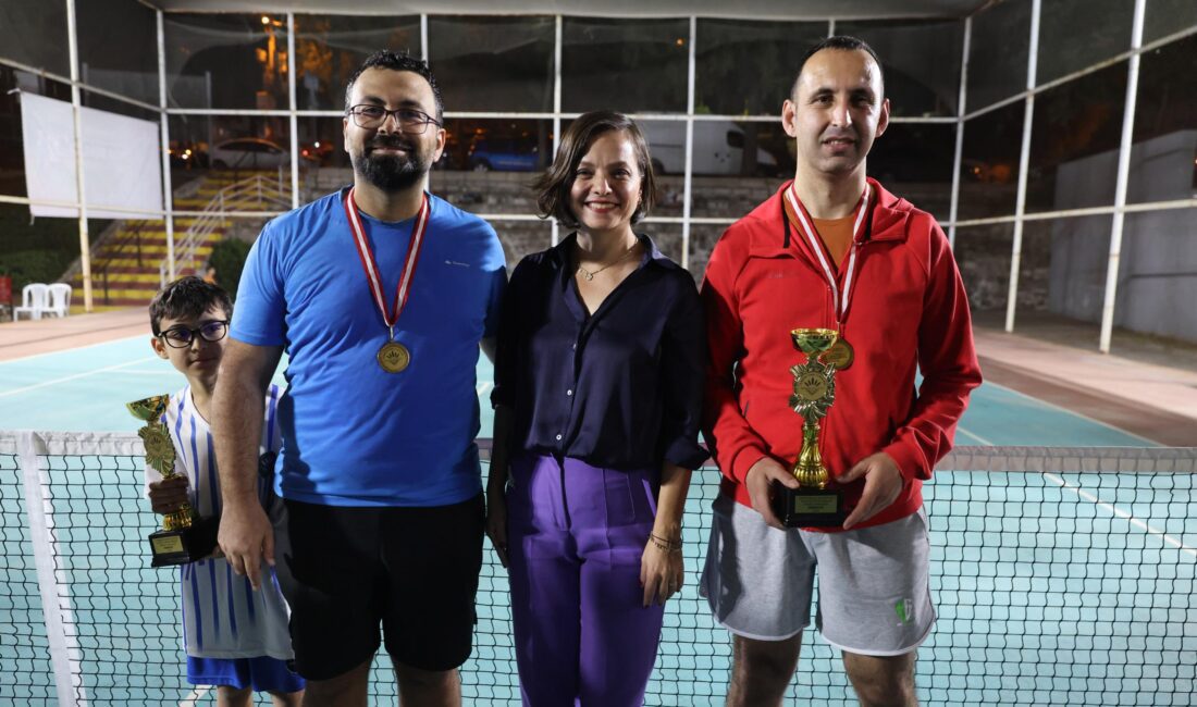 Karabağlar’ın kortlarda 19 Mayıs heyecanı Karabağlar’da, 19 Mayıs Atatürk'ü Anma, Gençlik ve Spor Bayramı etkinlikleri