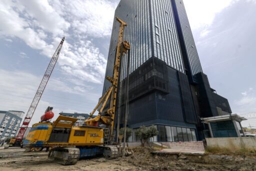 İzmir Büyükşehir Belediye Başkanı Dr. Cemil Tugay’ın kent trafiğine nefes