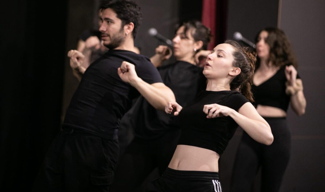 İzmir Büyükşehir Belediyesi İzmir Şehir Tiyatroları (İzBBŞT), evrensel bir oyun