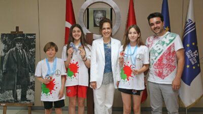 Karşıyaka Belediye Başkanı Yıldız Ünsal, Türkiye Genç Kızlar Voleybol Şampiyonası'nda