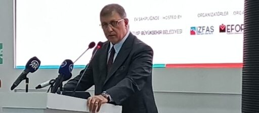 İzmir Büyükşehir Belediyesi’nde süren toplu iş sözleşmesi görüşmelerinin tıkanmasıyla başlayan