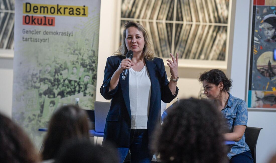 Akdeniz Akademisi Demokrasi Okulu açıldı İzmir Büyükşehir Belediyesi’nin çatısı altında faaliyet gösteren Akdeniz Akademisi’nde Demokrasi