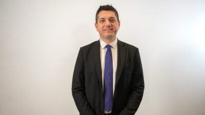 Yelkenbiçer, gençliğe duyulan güvenin altını çizerek, Türkiye’nin aydınlık yarınlarının gençlerin