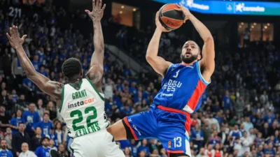 EuroLeague play-off serisi dördüncü maçında Anadolu Efes, sahasında Ergin Ataman'ın