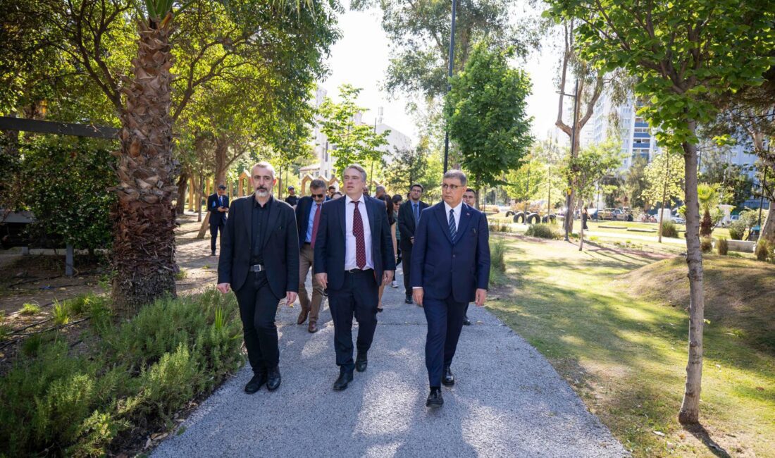 Başkan Tugay AB Delegasyonu’na İzmir’in “iklim nötr” çalışmalarını anlattı Başkan Tugay ziyarette bulunan AB heyetine İklim nötr çalışmaları hakkında