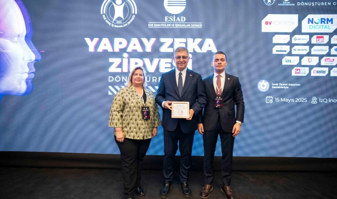 İzQ İnovasyon Merkezi’nde düzenlenen Yapay Zekâ Zirvesi’nde konuştu ve “Yapay