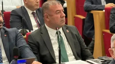 Bayraklı Meclisi Latif Aydemir konuşması gündem oldu. Özür mesajı, spor