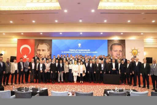 AK Parti’nin Kızılcahamam kampına İzmir’i temsilen Bilal Kırkpınar katıldı. Mahalle