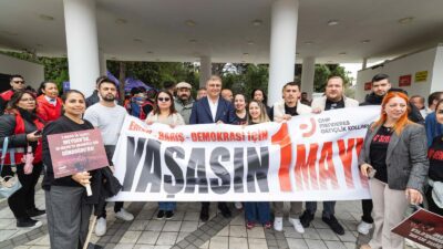 Emekçilerle beraber 1 Mayıs’ı kutlayan İzmir Büyükşehir Belediye Başkanı Dr.