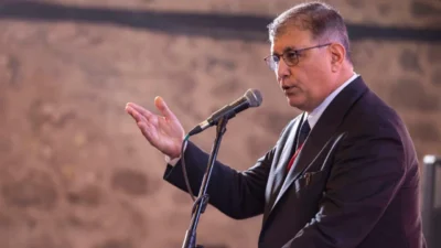 İzmir Büyükşehir Belediye Başkanı Cemil Tugay, CHP'nin olağanüstü kurultay süreci