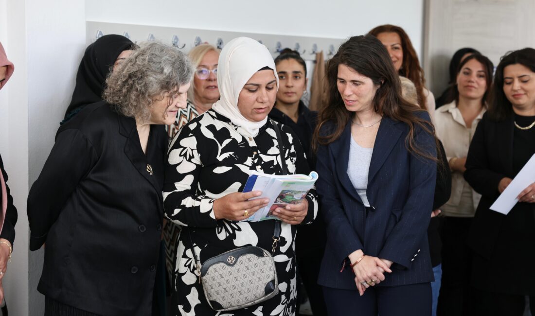 Çeşme Kent Enstitüsü çatısı altındaki Germiyan Kurs Merkezi’nde okuma yazma