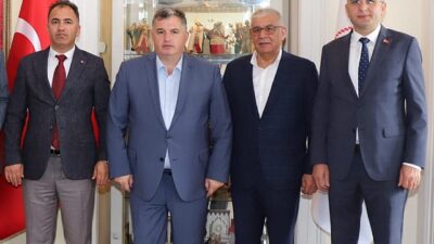 AK Parti İzmir İl Yöneticilerinden Turizm İl Müdürü Dr. Sadık