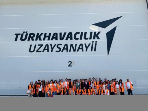 Ege Üniversitesi Mühendislik Fakültesi öğrencileri Ceyda Bölünmez Çankırı ile birlikte