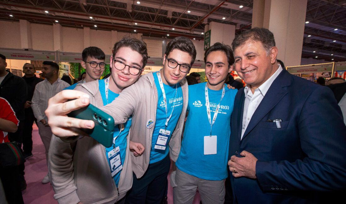 Gençliğin kenti: İzmir İzmir Büyükşehir Belediye Başkanı Dr. Cemil Tugay’ın genç dostu kent