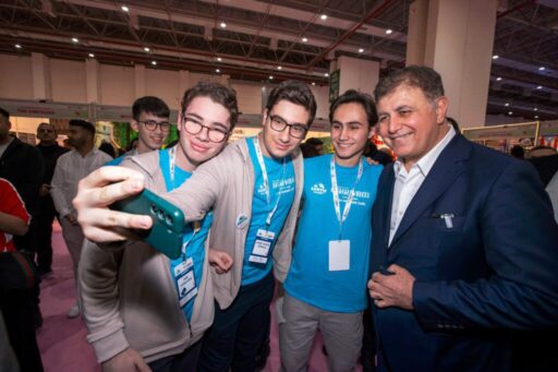 İzmir Büyükşehir Belediye Başkanı Dr. Cemil Tugay’ın genç dostu kent