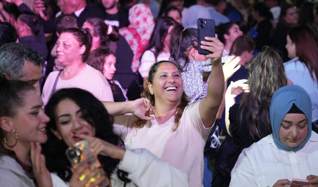 Torbalı Belediyesi’nin düzenlediği Hıdırellez Şenliği, dün akşam Çaybaşı Mahallesi’nde büyük