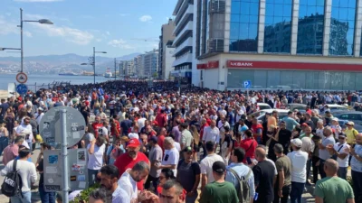 İzmir’de belediye işçilerinin grevi ikinci gününde. 23 bin işçi hakları