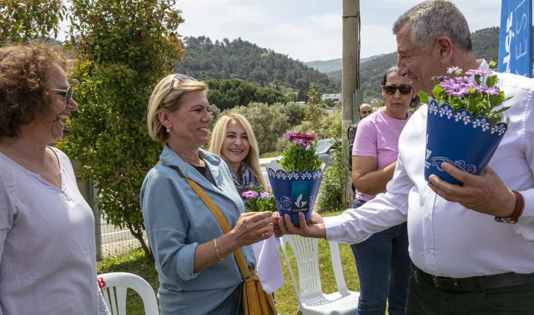 Güzelbahçe Belediyesi, Anneler Günü nedeniyle Güzelbahçeli anneleri kahvaltıda bir araya