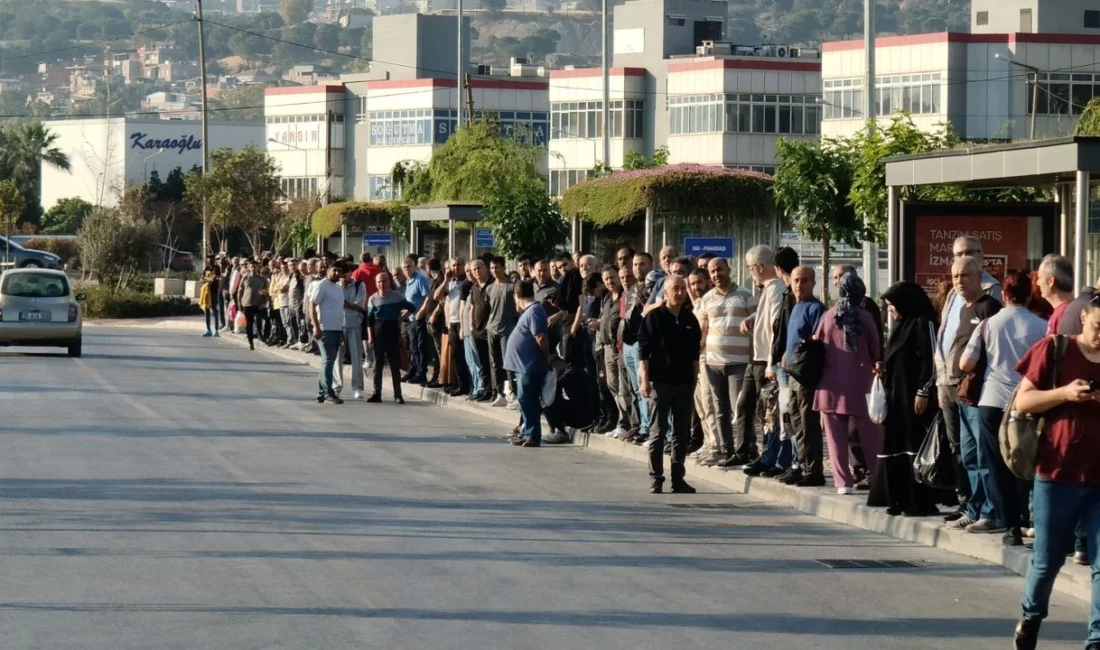 İzmir'de 23 bin belediye işçisi grev kararı aldı. ESHOT otobüsleri