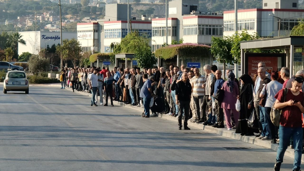 İzmir'de 23 bin belediye işçisi grev kararı aldı. ESHOT otobüsleri