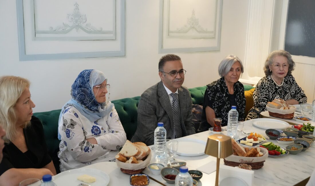 İzmir’de En Anlamlı Anneler Günü Kutlaması İzmir Olgunlaşma Enstitüsü Kültür Sanat Merkezi, Anneler Günü’ne özel anlamlı