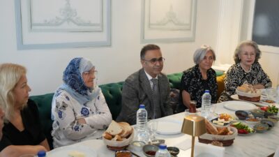 İzmir Olgunlaşma Enstitüsü Kültür Sanat Merkezi, Anneler Günü’ne özel anlamlı