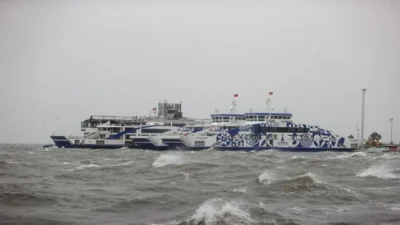 İzmir’de olumsuz hava ve deniz koşulları nedeniyle vapur seferleri iptal