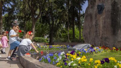 İzmirli anneler, kentin dört bir yanında İzmir Büyükşehir Belediyesi tarafından