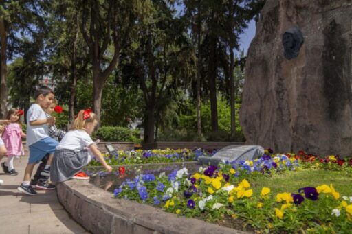 İzmirli anneler, kentin dört bir yanında İzmir Büyükşehir Belediyesi tarafından