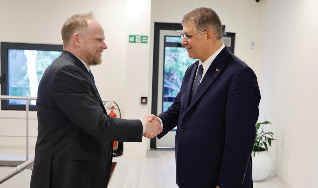 Kanada ve İzmir arasında kültürel ilişkiler gelişecek İzmir Büyükşehir Belediye Başkanı Dr. Cemil Tugay, Kanada Büyükelçisi Kevin