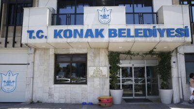 Konak Belediyesi’nin bayrak firmasından 3 milyon TL’yi aşan kıyafet alımı