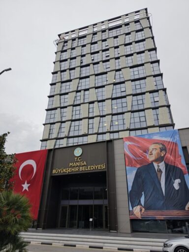 Manisa Büyükşehir Belediyesi, son günlerde Belediye Başkanı Mimar Ferdi Zeyrek