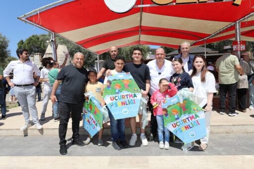 Menderes Belediyesi tarafından bu yıl 14’üncüsü düzenlenen Geleneksel Uçurtma Şenliği