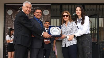 Kemalpaşa Belediye Başkanı Mehmet Türkmen, ailesiyle birlikte Hasan Türkmen Anadolu