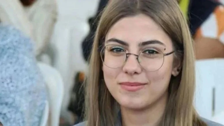 İmamoğlu protestolarında gözaltına alınan ve Cumhurbaşkanı'na hakaretten yargılanan Esila Ayık