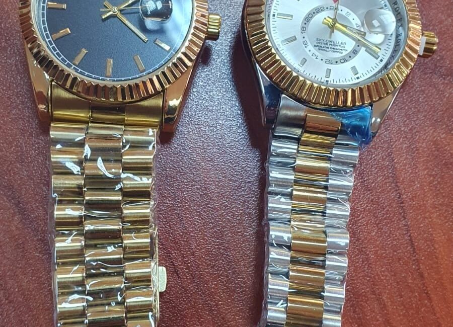 Sosyal medya üzerinden verilen ilanlara güvenip saat siparişi veren bir