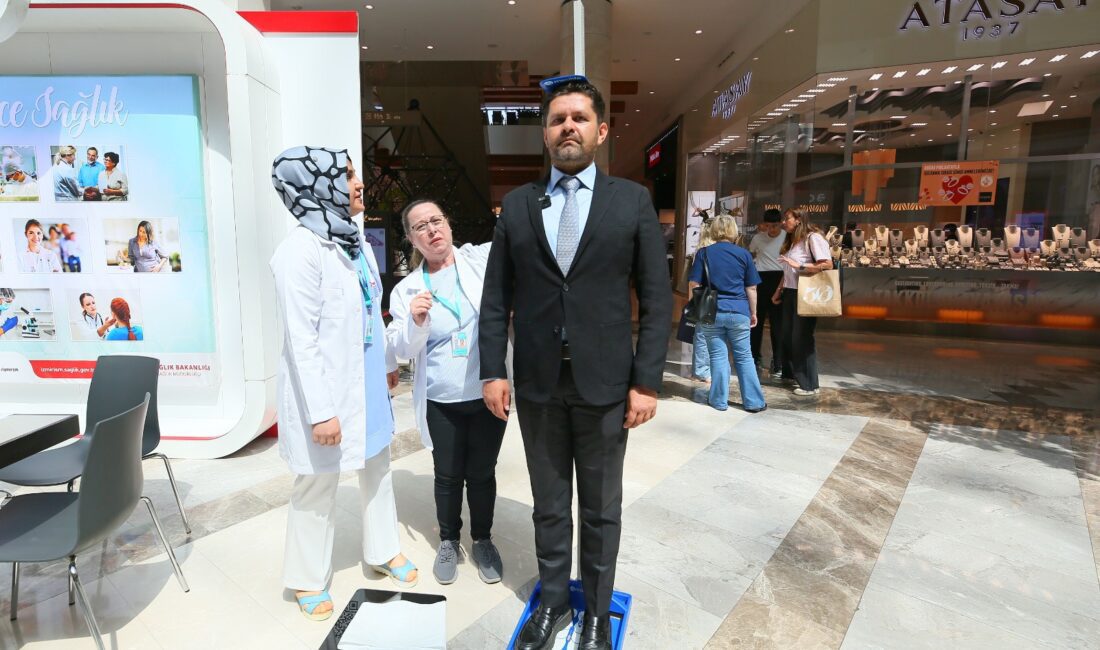 Sağlık Bakanlığının "İdeal Kilonu Öğren, Sağlıklı Yaşa" kampanyası kapsamında İzmir’de