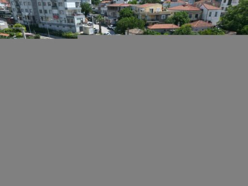 Urla Belediyesi ilçe genelinde trafiği rahatlatmak için çalışmalarına hız kesmeden