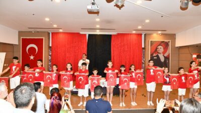 Çiğli Belediyesi Gençlik Tiyatrosu tarafından sahnelenen “Aynı Gemideyiz – 19