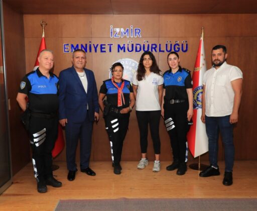 İzmir İl Emniyet Müdürü Celal Sel, Türkiye şampiyonu olan genç