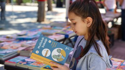 Buca Belediyesi’nin ev sahipliğinde gerçekleşen 1. Buca Kitap Günleri kitapseverlerin
