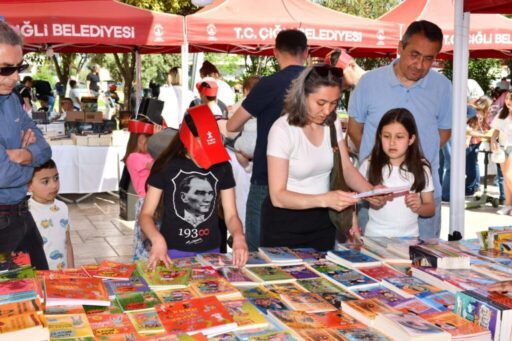 Çiğli Belediyesi’nin düzenlediği 1. Çiğli Kitap Günleri, dördüncü gününde de