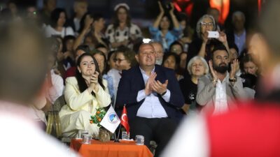 Menderes Belediyesi tarafından düzenlenen Mandalina Çiçeği Festivali renkli görüntülere sahne