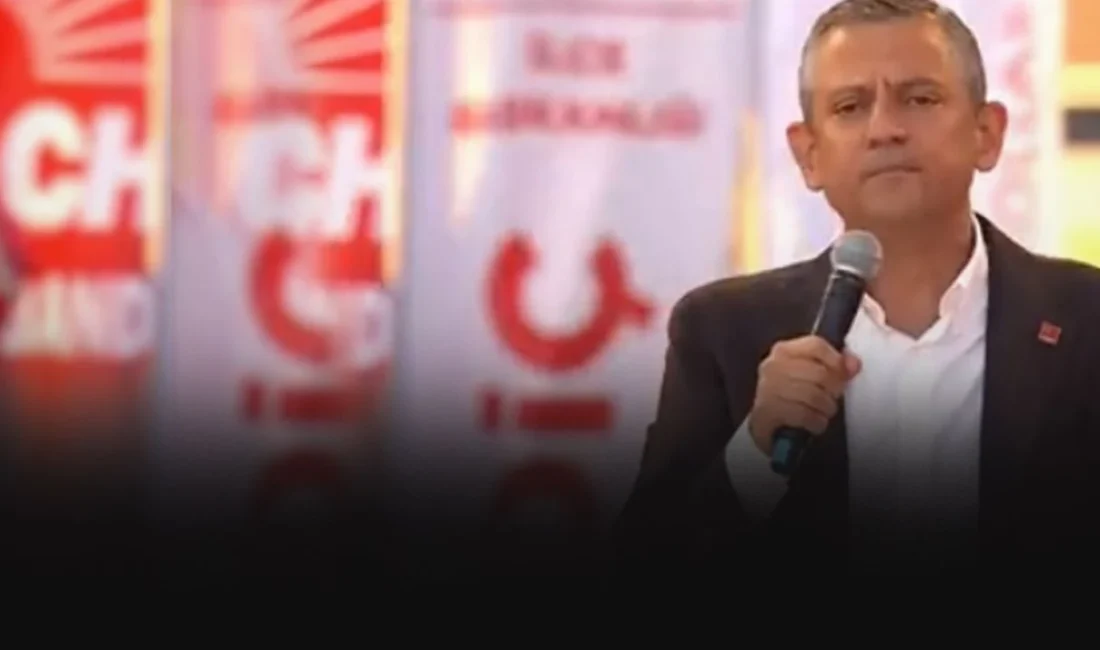 CHP Genel Başkanı Özgür Özel, Gündoğdu Meydanı’nda İzmirlilere seslendi. Özel,