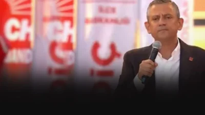 CHP Genel Başkanı Özgür Özel, Gündoğdu Meydanı’nda İzmirlilere seslendi. Özel,