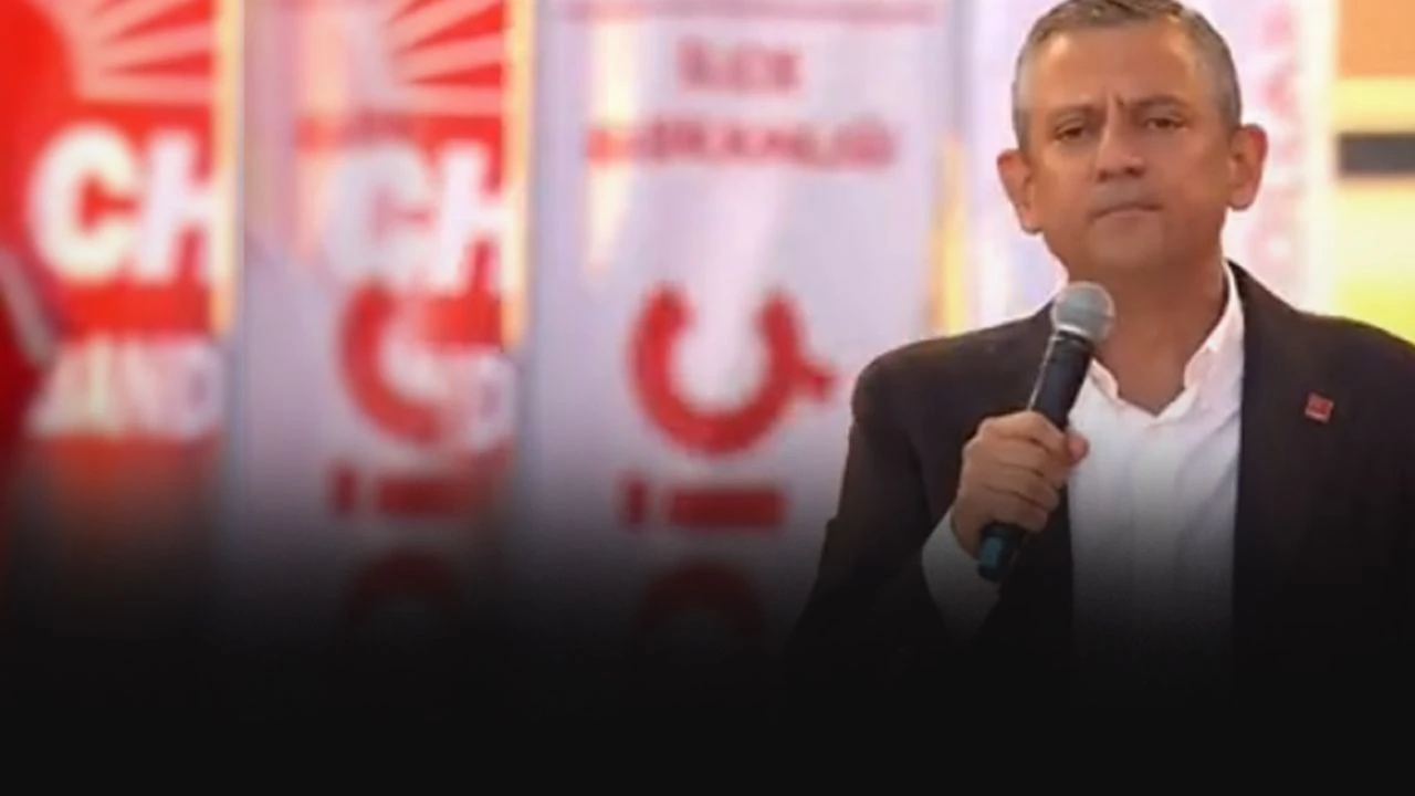 CHP Genel Başkanı Özgür Özel, Gündoğdu Meydanı’nda İzmirlilere seslendi. Özel,