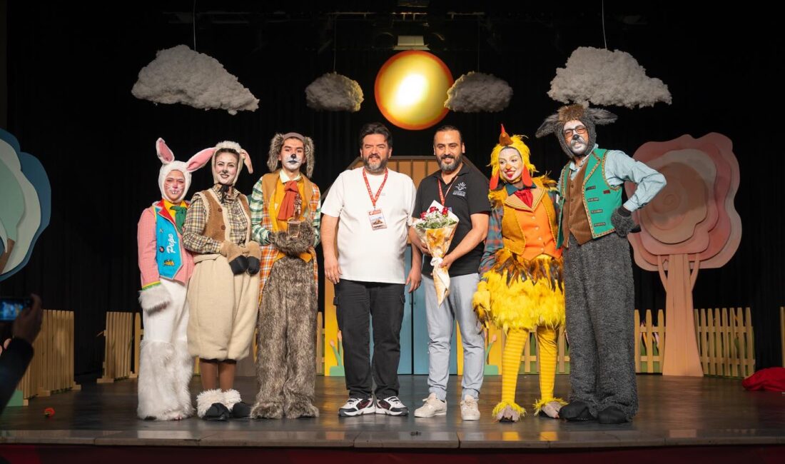 Alkışlar Karabağlar Kent Tiyatrosu’na Karabağlar Kent Tiyatrosu, Afyonkarahisar’da bu yıl ilki düzenlenen “Uluslararası Kocatepe