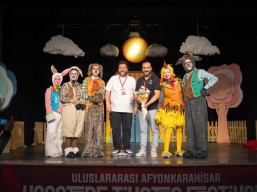 Karabağlar Kent Tiyatrosu, Afyonkarahisar’da bu yıl ilki düzenlenen “Uluslararası Kocatepe