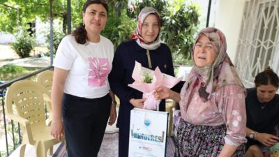 Menderes Belediyesi, Anneler Günü münasebetiyle şehit annelerini ziyaret ederek günlerini